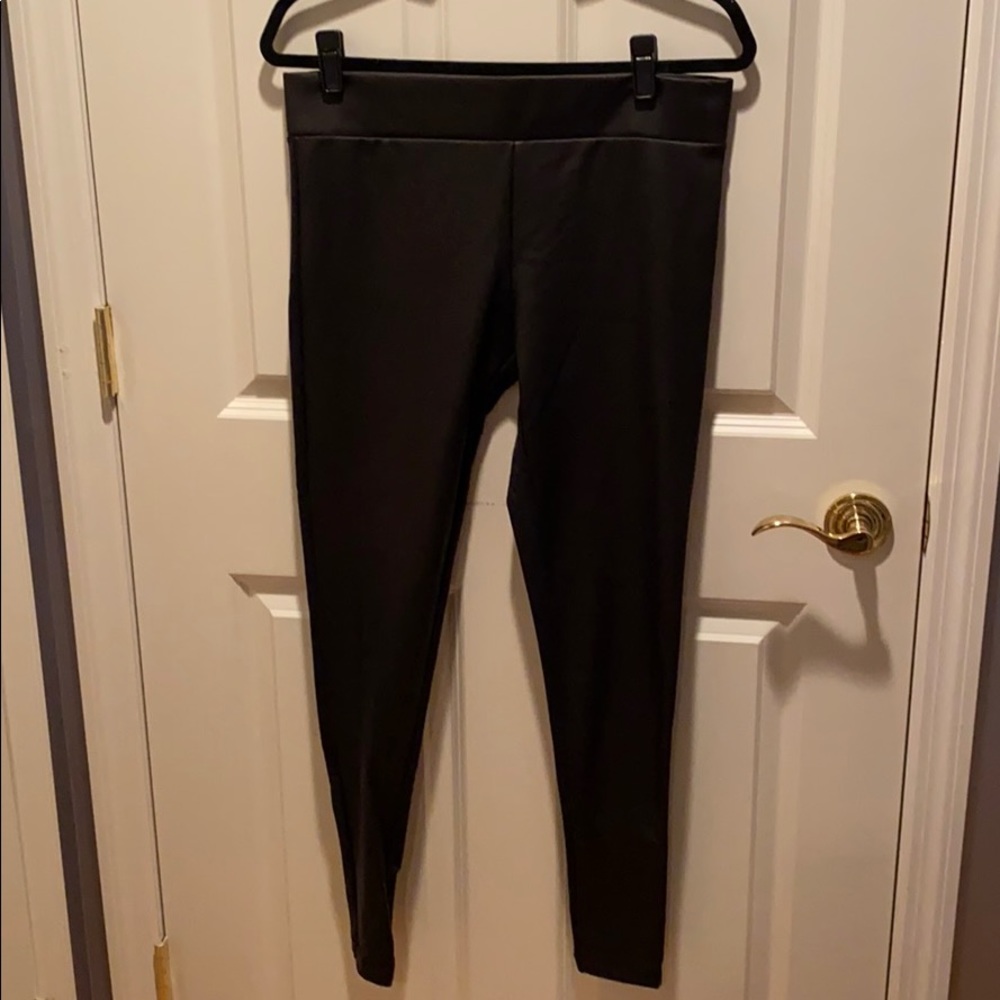 Faux leather black leggings
